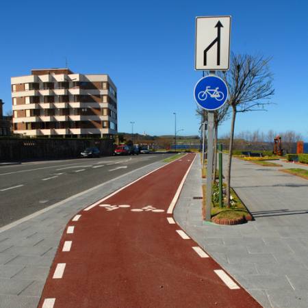 biciclete, drumuri, clădiri, semn, biciclete Ristinose - Dreamstime