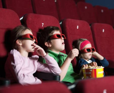 copii, ceas, de film, popcorn, scaune, roșu Agencyby - Dreamstime