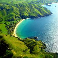 Pixwords Imaginea cu apă, mare, ocean, plajă, verde, de munte, Bay Cloudia Newland - Dreamstime