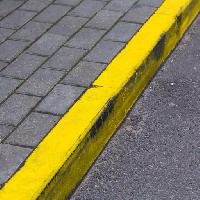 Pixwords Imaginea cu de culoare galbenă, rutier, trotuar, cărămizi, asfalt Rtsubin