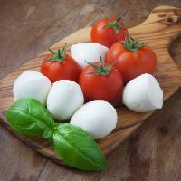 Pixwords Imaginea cu alimente, roșii, verzi, legume, brânză, alb Unknown1861 - Dreamstime
