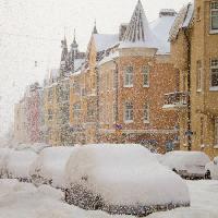 Pixwords Imaginea cu iarnă, zăpadă, mașini, clădiri, ninsorile Aija Lehtonen - Dreamstime